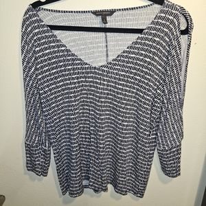 Banana republic sz. Small black/white cold shoulder shirt